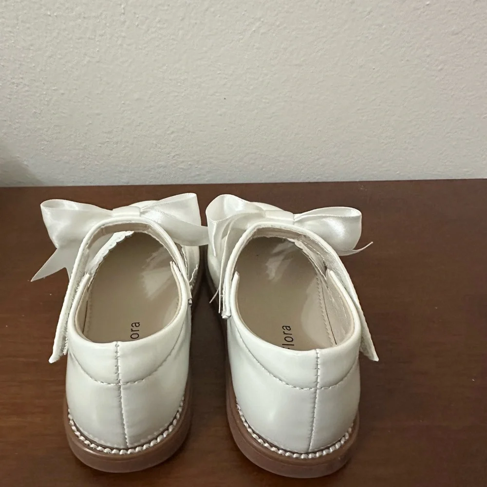 Girls White Bow Mary Jane Dress Shoes by Flora & Flora